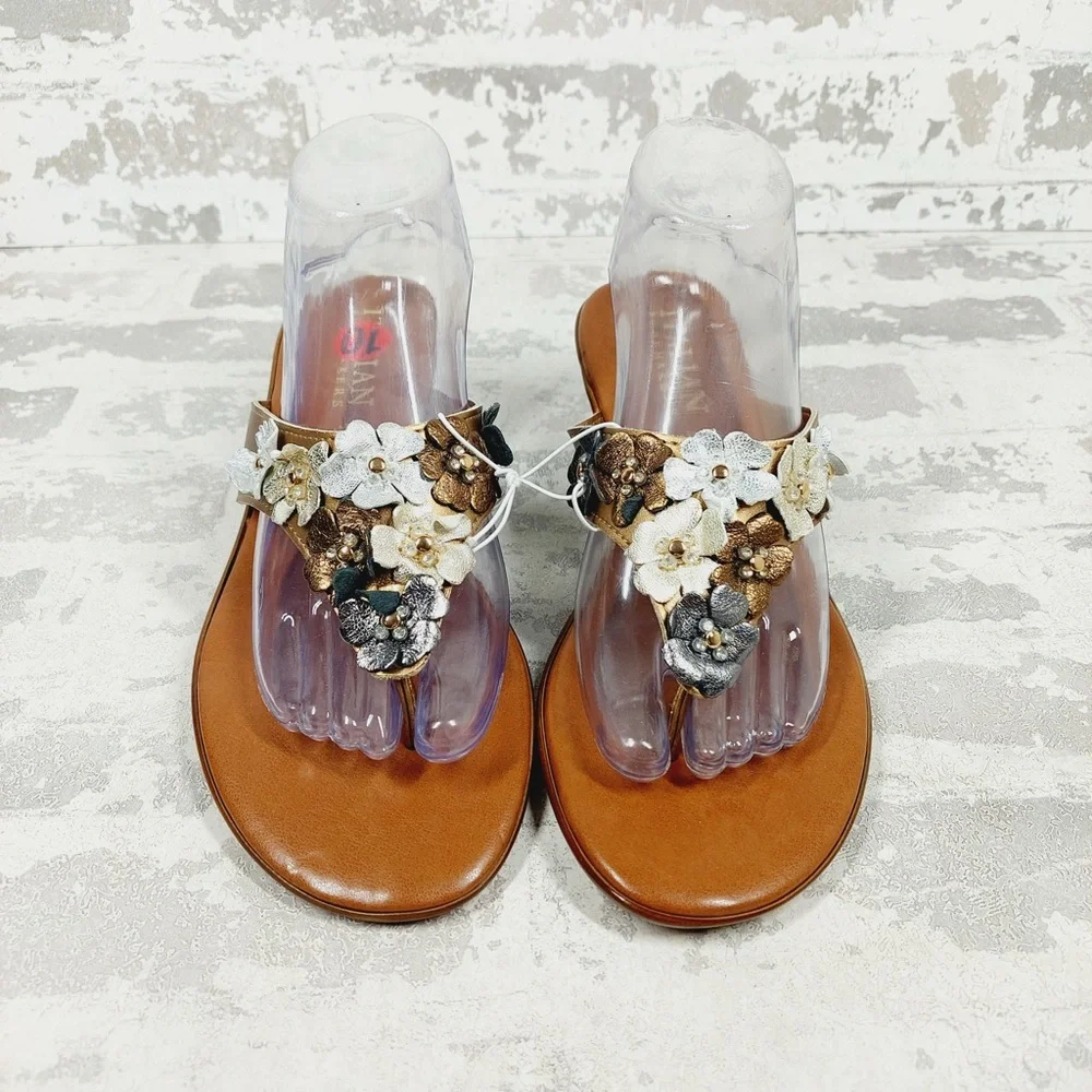 NEW Italian Shoemakers Emina Gold Floral Metallic Strap Wedge Thong Sandals F251